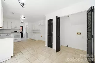 2819 Royal Ridge Ln, Charlotte, NC 28212 - Photo 17