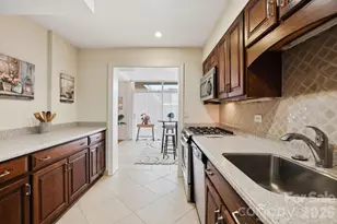 1300 Queens Rd, Charlotte, NC 28207 - Photo 9