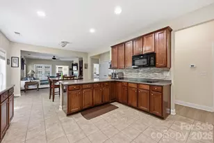 4405 Squirrel Trail Ln, Charlotte, NC 28269 - Photo 11