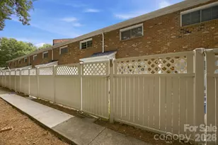 1215 Green Oaks Ln, Charlotte, NC 28205 - Photo 25