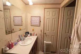 468 Long Branch Rd, Green Mountain, NC 28740 - Photo 17