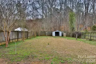8946 Chalkstone Rd, Charlotte, NC 28216 - Photo 5