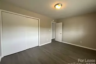 4928 Malibu Dr, Charlotte, NC 28215 - Photo 9