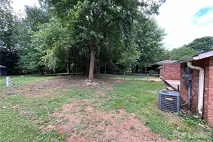 4928 Malibu Dr, Charlotte, NC 28215 - Photo 3