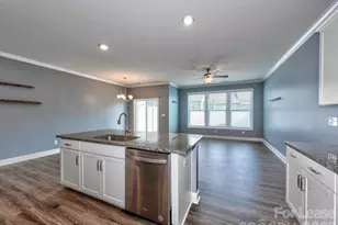 915 Emma Kate Ct, Lake Wylie, SC 29710 - Photo 5