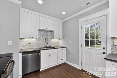 307 E Peterson Drive, Charlotte, NC 28203 - Photo 7
