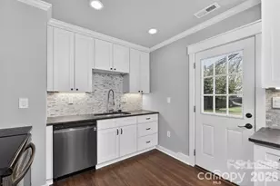 307 E Peterson Dr, Charlotte, NC 28203 - Photo 7