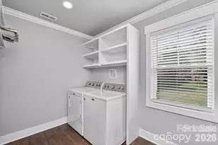 307 E Peterson Dr, Charlotte, NC 28203 - Photo 9