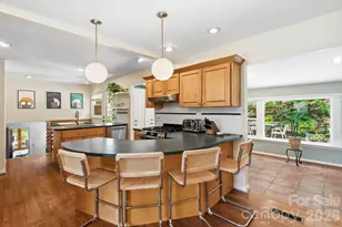 7 Woodbury Rd, Asheville, NC 28804 - Photo 9