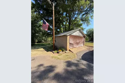 3070 W Main Street, Claremont, NC 28610 - Photo 7