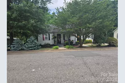 156 S Caldwell Avenue, Newton, NC 28658 - Photo 1