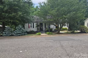 156 S Caldwell Ave, Newton, NC 28658 - Photo 1