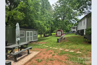 156 S Caldwell Avenue, Newton, NC 28658 - Photo 3