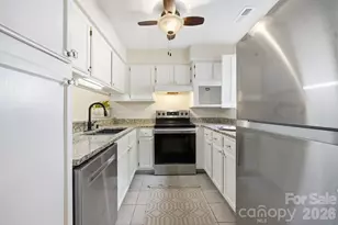 2500 Stradbrook Dr, Charlotte, NC 28210 - Photo 3