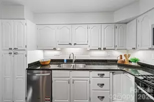 4220 Firwood Ln, Charlotte, NC 28209 - Photo 9