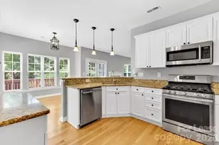 5010 Bellville Ct, Charlotte, NC 28269 - Photo 5