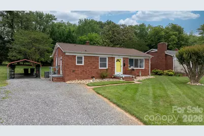 1423 16th Avenue NE, Hickory, NC 28601 - Photo 1