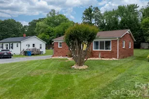 1423 16th Ave NE, Hickory, NC 28601 - Photo 3