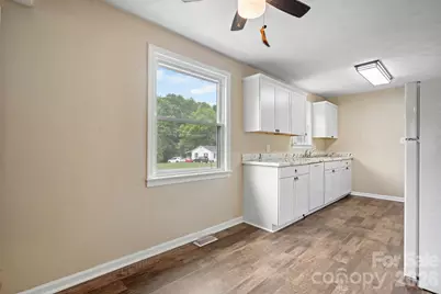 1423 16th Avenue NE, Hickory, NC 28601 - Photo 21