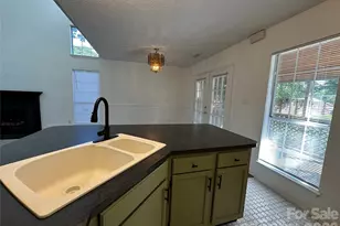 10220 Rockwood Rd, Charlotte, NC 28215 - Photo 7