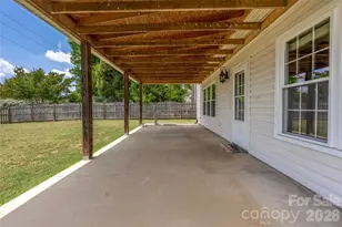 9535 Forest Path Dr, Charlotte, NC 28269 - Photo 35