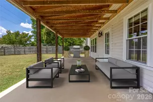 9535 Forest Path Dr, Charlotte, NC 28269 - Photo 39
