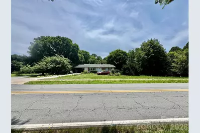 717 W Lee Avenue, Yadkinville, NC 27055 - Photo 3