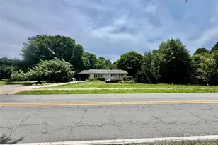 717 W Lee Ave, Yadkinville, NC 27055 - Photo 3