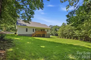 107 Meadow View St, Morganton, NC 28655 - Photo 9