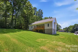 107 Meadow View St, Morganton, NC 28655 - Photo 5