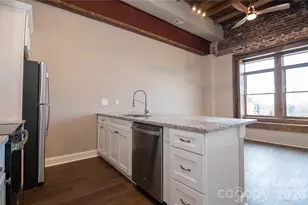 140 W Mountain St, Kings Mountain, NC 28086 - Photo 3