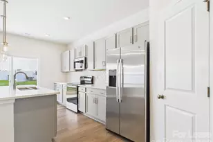 3022 Hutton Gdns Ln, Charlotte, NC 28269 - Photo 3