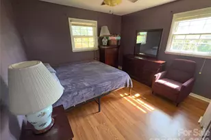 307 Meadowbrook Dr, Newton, NC 28658 - Photo 9