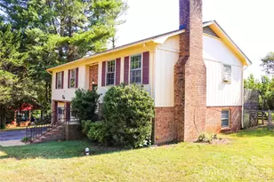 307 Meadowbrook Dr, Newton, NC 28658 - Photo 1