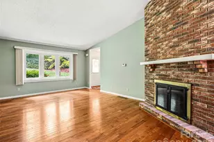 126 Surry Ln, Hendersonville, NC 28791 - Photo 5