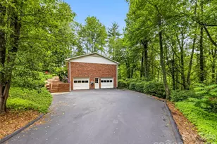 126 Surry Ln, Hendersonville, NC 28791 - Photo 3