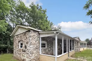 492 Riverbend St, Waynesville, NC 28786 - Photo 3