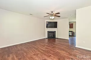 6709 Broad Valley Ct, Charlotte, NC 28216 - Photo 3