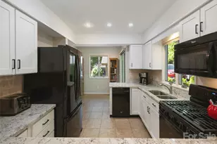 905 Red Oak Dr, Hendersonville, NC 28791 - Photo 19