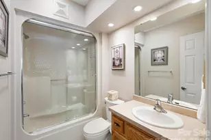 905 Red Oak Dr, Hendersonville, NC 28791 - Photo 27