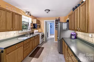 37 Pine Bluff Rd, Hendersonville, NC 28792 - Photo 17