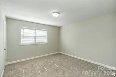 300 E Charlotte Avenue, Mount Holly, NC 28120 - Photo 13