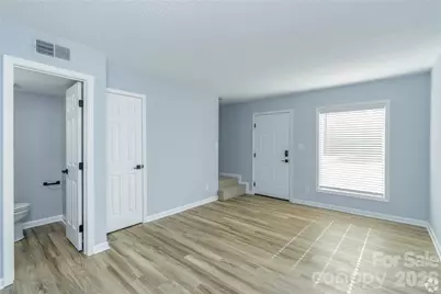 300 E Charlotte Avenue, Mount Holly, NC 28120 - Photo 9