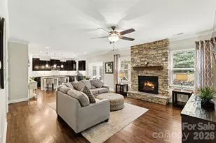 16524 Crosshaven Dr, Charlotte, NC 28278 - Photo 9