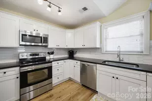 1742 Dunkirk Dr, Charlotte, NC 28203 - Photo 29