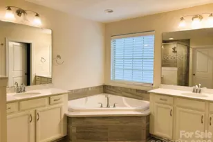 9015 Manor Oak Ct, Charlotte, NC 28277 - Photo 21
