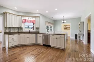 409 Tall Timbers Ln, Waynesville, NC 28785 - Photo 3