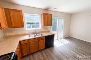 1131 Jordans Pond Ln, Charlotte, NC 28214 - Photo 7