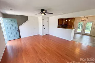 6121 Linda Vista Ln, Charlotte, NC 28216 - Photo 3