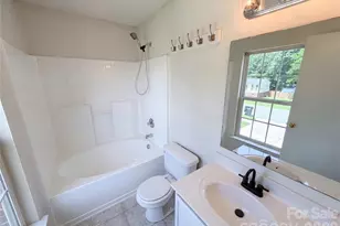 6121 Linda Vista Ln, Charlotte, NC 28216 - Photo 17